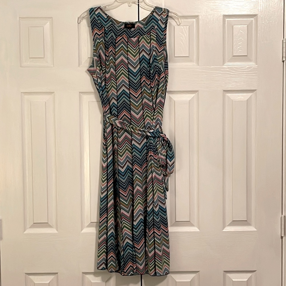 Sleeveless knit mid-length dress with tie belt, Size 12